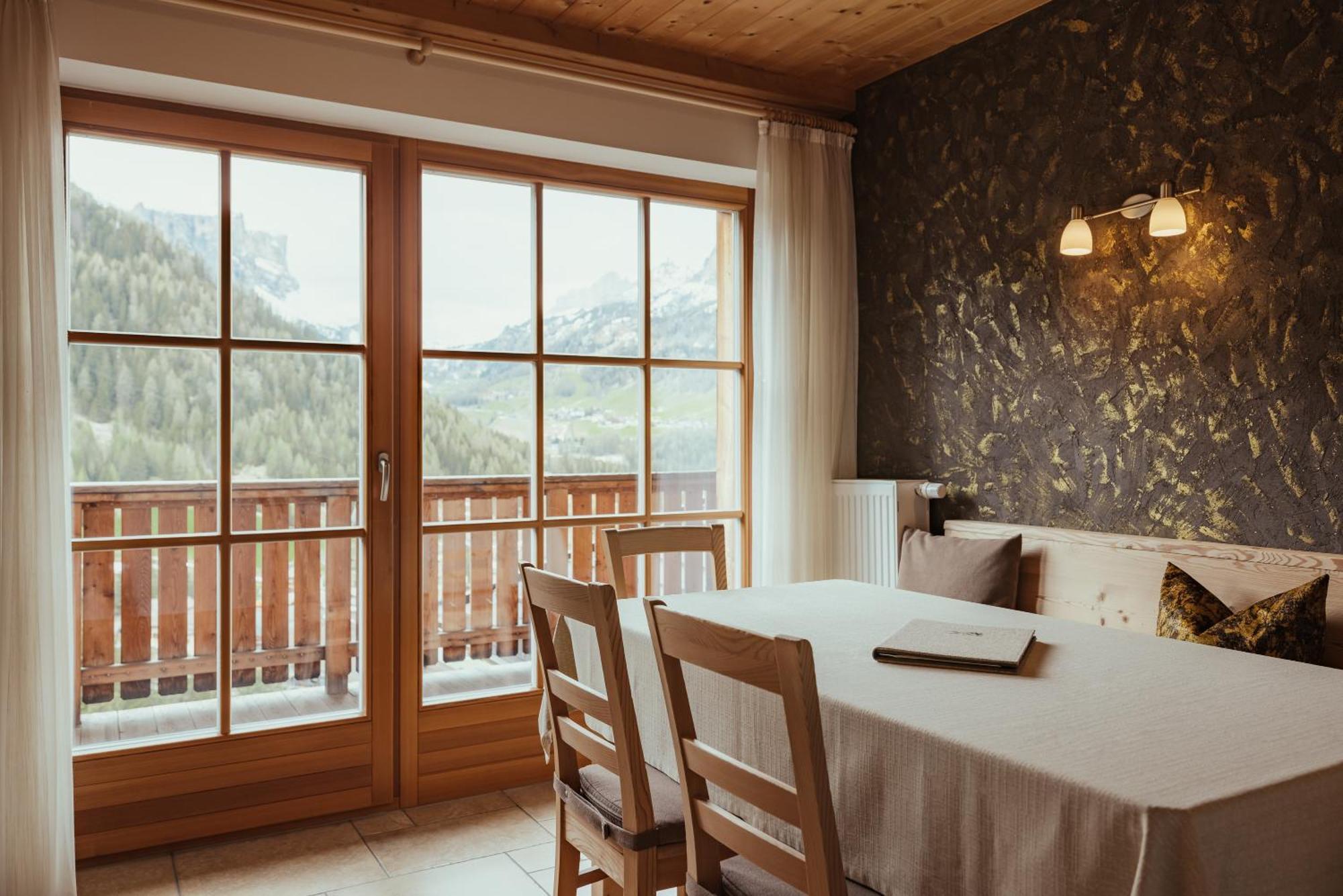 Refugium Laflu Apartments Corvara In Badia Eksteriør billede
